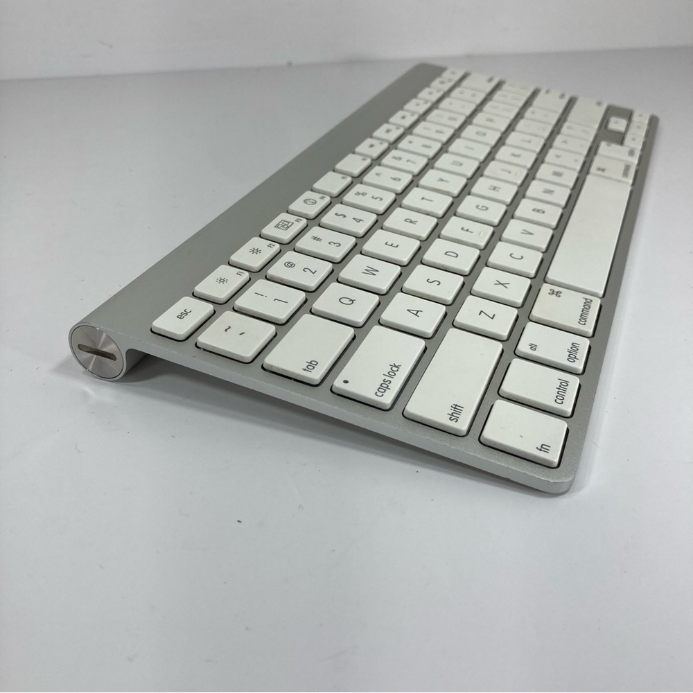 Genuine Apple A1314 Bluetooth Aluminum Keyboard Silver Compact - TESTED - Picture 8 of 9